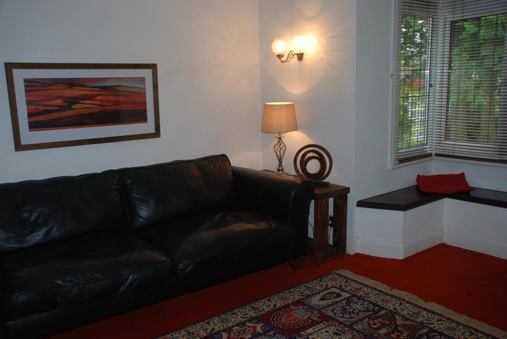 Greenhollow Hotel Gravesend Room photo