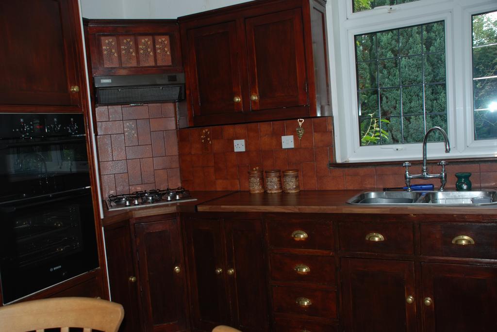 Greenhollow Hotel Gravesend Room photo